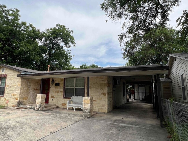 Photo - 707 W Malone Ave (San Antonio, TX) House