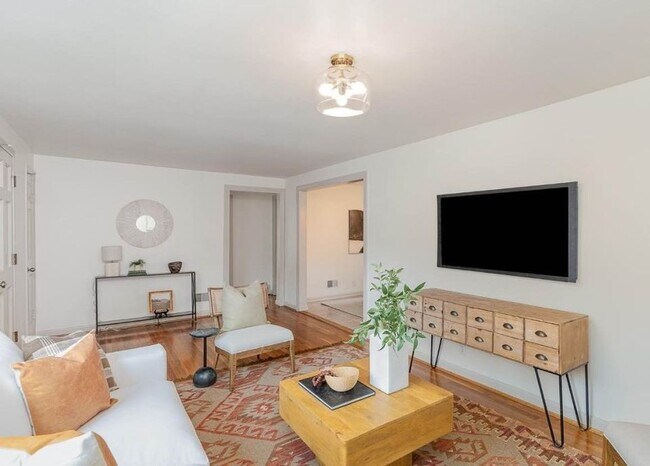 Foto del edificio - 7908 Clough Pike