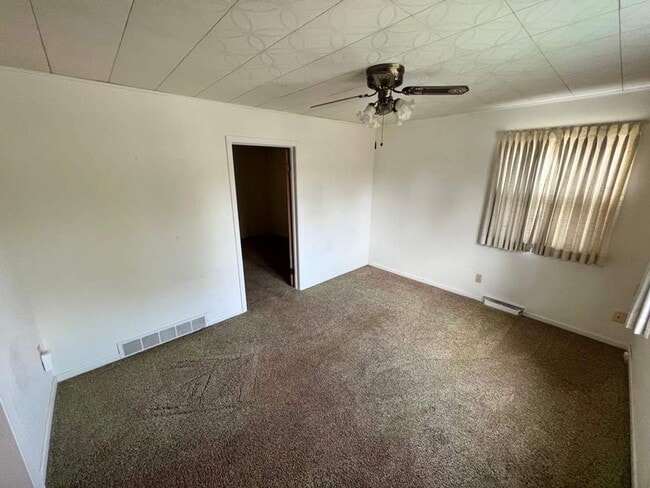 Building Photo - 704 3rd Ave