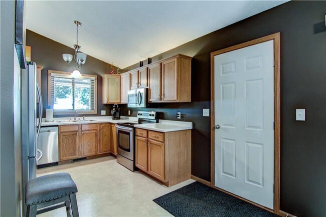 Building Photo - $2,000| 3BD 2BA| 715 Hewitt Street | Avail...