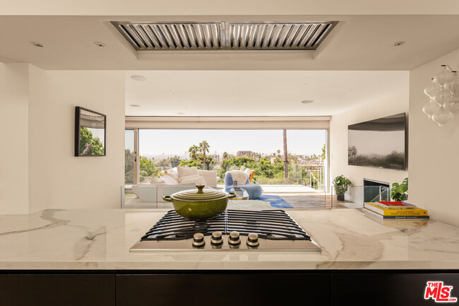 Foto del edificio - 7924 Hillside Ave