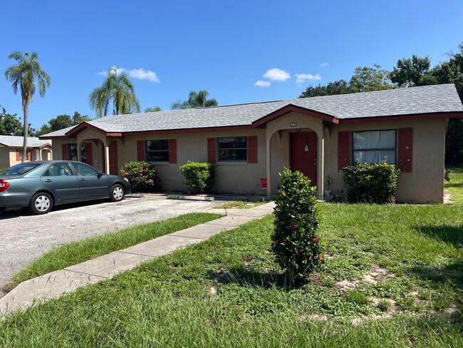 Building Photo - 495 Las Palmas Cir