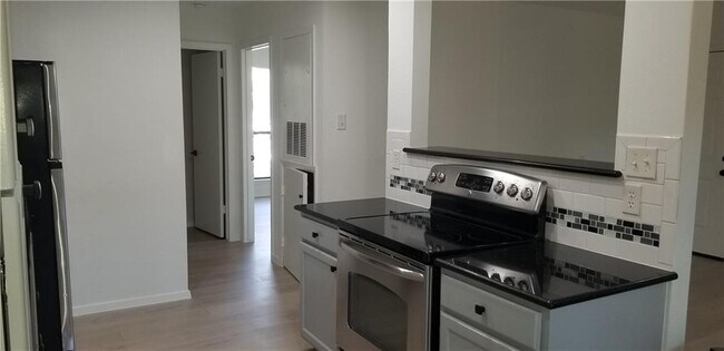 Foto del edificio - 5602 Woodrow Ave