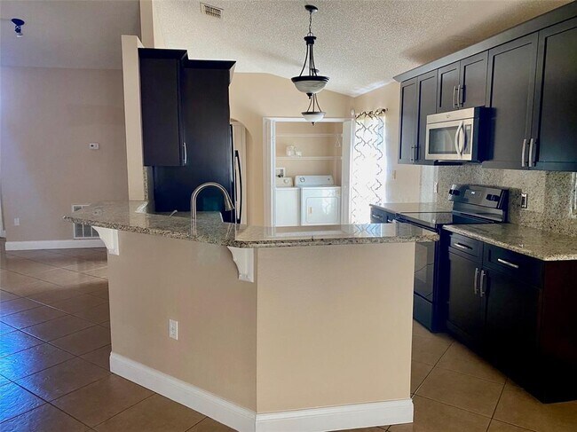 Foto del edificio - 245 Cardiff Ave