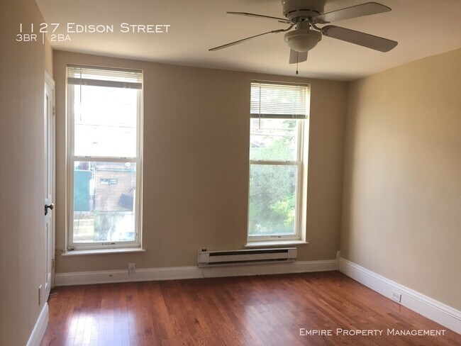 Building Photo - 1127 Edison St