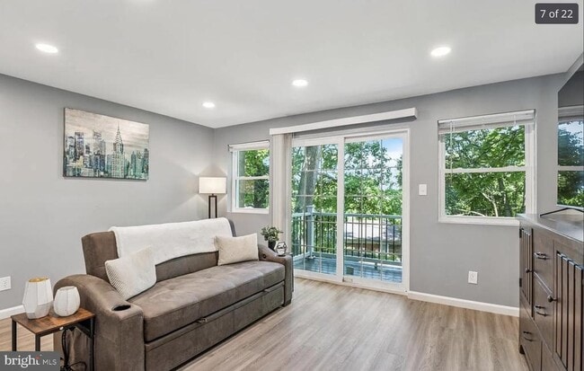 Foto del edificio - 15 Oakmont Dr