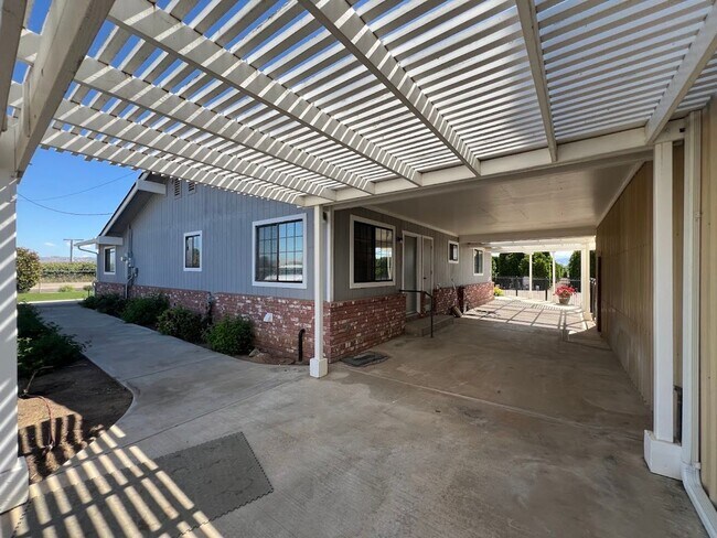 Building Photo - Beautiful Country Home For Rent