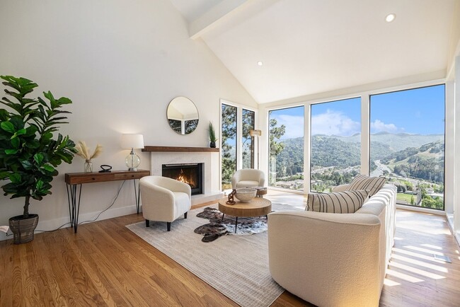 Foto del edificio - BREATHTAKING VIEWS!