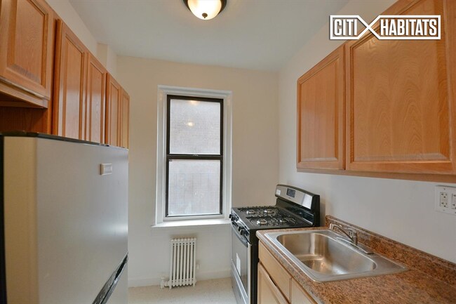 Foto del edificio - 3000 Valentine Ave