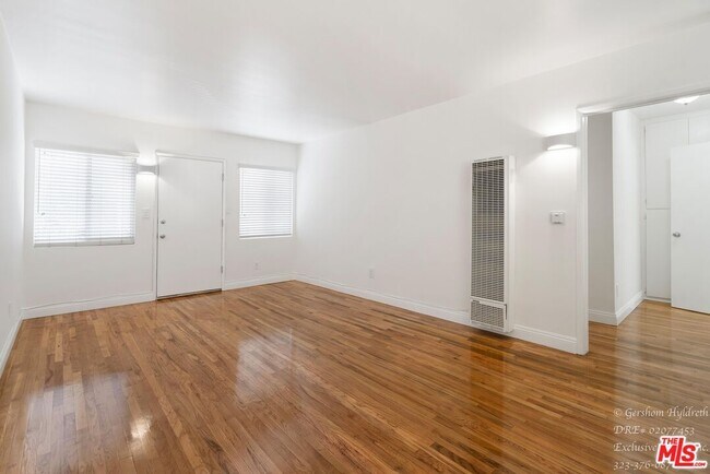 Foto del edificio - 6640 Woodman Ave