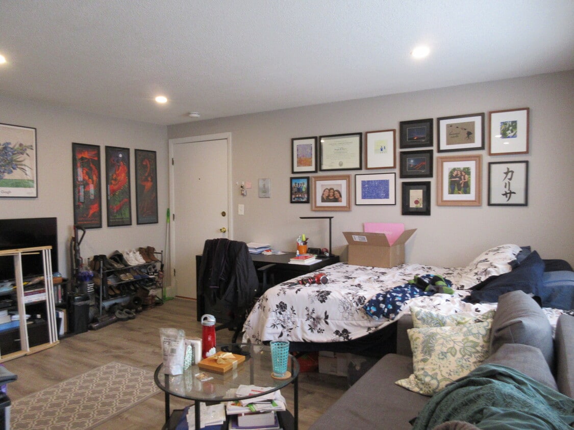 Primary Photo - 121 Ash St