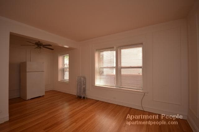 Foto del edificio - 2330 N Lincoln Park W
