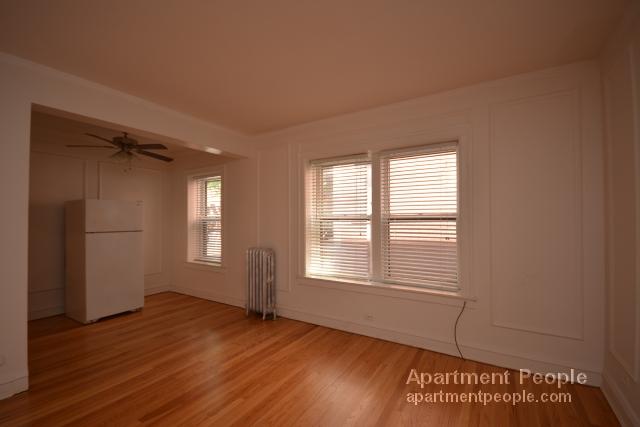 Building Photo - 2330 N Lincoln Park W