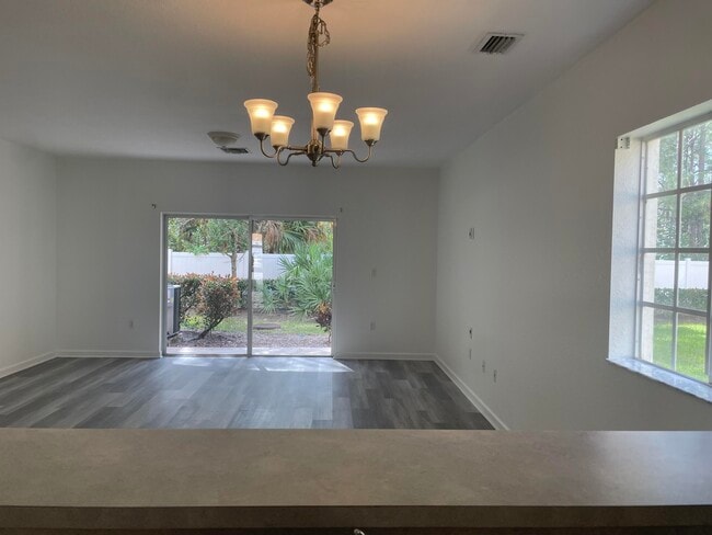 Foto del edificio - 5024 SE Mariner Garden Cir