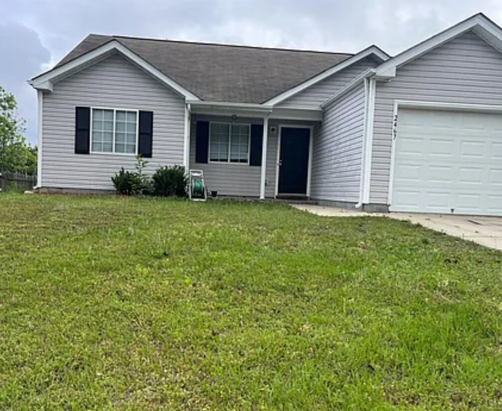 Foto principal - 2467 Stratford Lake Rd