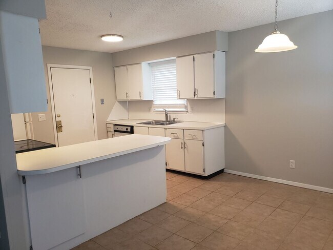 Foto del edificio - 1333 Meadowbrook Cir