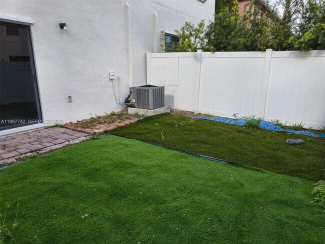 Foto del edificio - 3572 W 88th Terrace