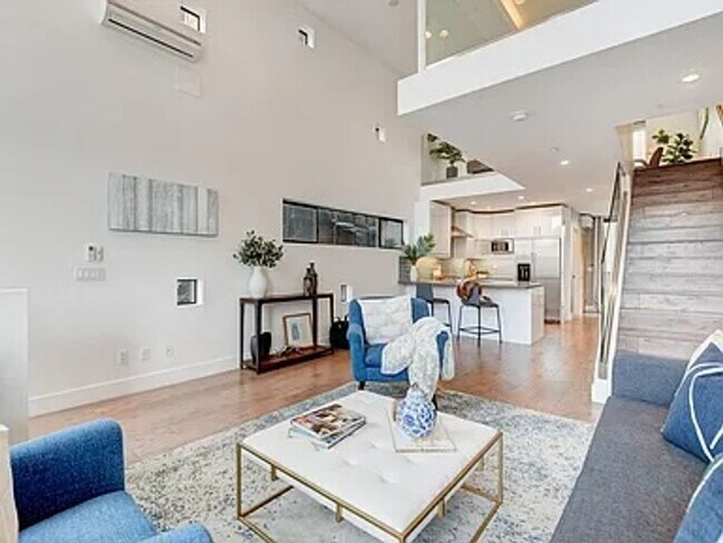 Foto del edificio - RARE Luxurious 3 Bedroom + Office in Hillcrest / Mission Hills