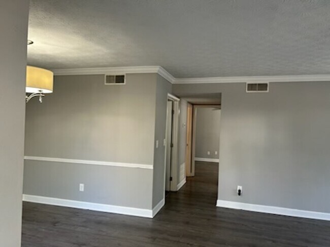 Building Photo - 516 Glenleaf Dr