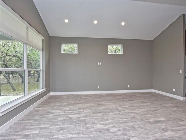 Foto del edificio - 16310 Forest Way