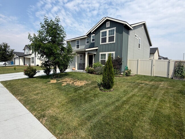 Foto del edificio - 690 SW Raelynn St