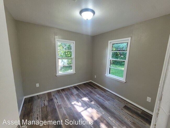 Building Photo - 3 br, 1 bath House - 4128 SE 43rd St.
