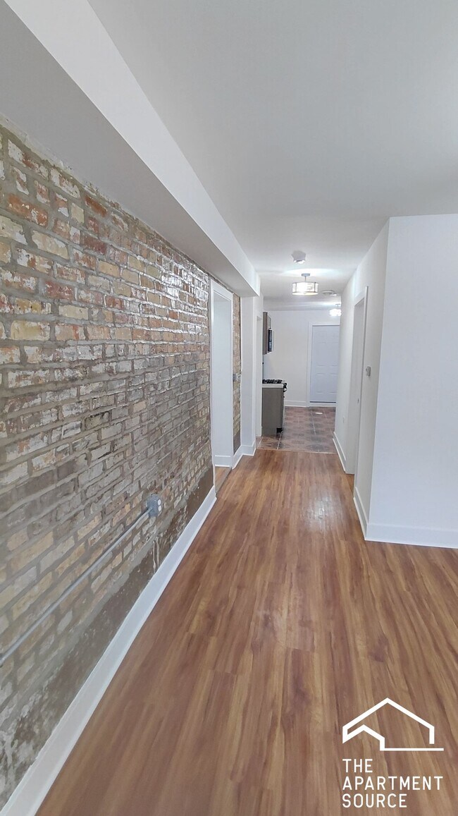 Foto del edificio - 1255 N Harding Ave