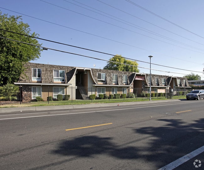 Building Photo - Oakcrest Apartment Homes
