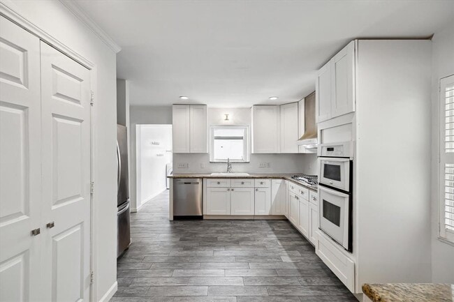 Building Photo - 3831 Linklea Dr
