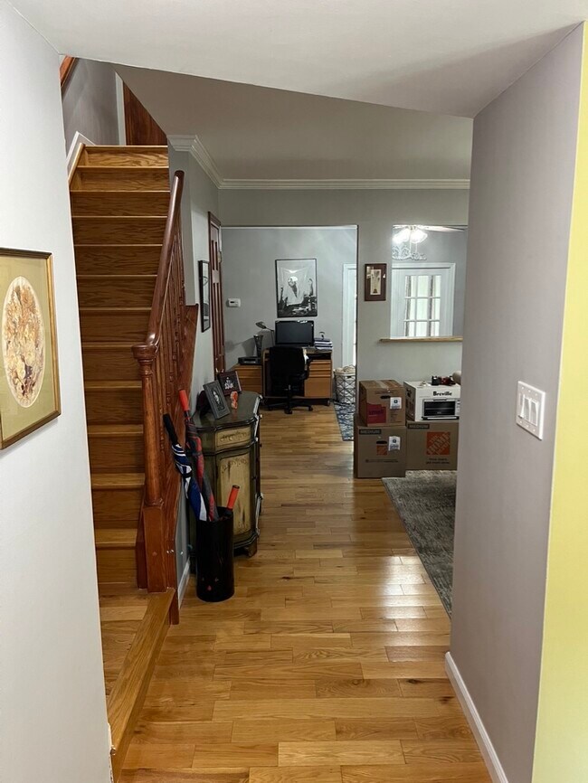 Main Entrance - 163 Devon Ct
