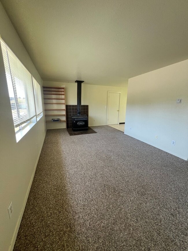 Building Photo - 2 Bedroom 1 Bath Mckinleyville House with ...