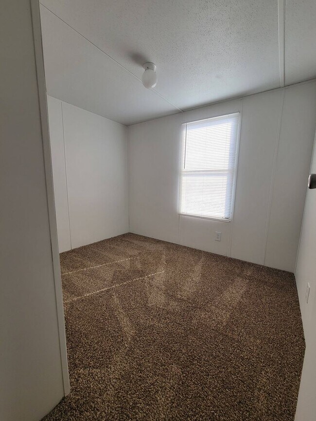 Building Photo - Ready to Move in