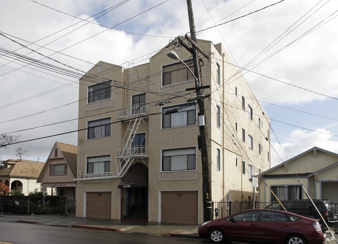 Building Photo - 1428 35th Ave