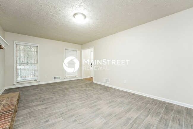 Building Photo - 3 Bedroom Pet-Friendly Home in FAYETTEVILLE, GA with Main Street Renewal