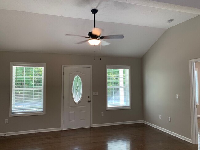 Foto del edificio - Charming 3 Bedroom Home in Private Setting in Tullahoma...