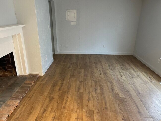 Building Photo - 77 Pond St