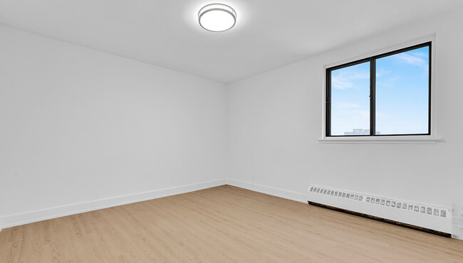 Building Photo - 671 Woolwich St