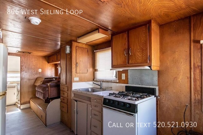 Building Photo - 806 W Sieling Loop