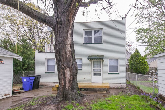 Building Photo - 3822 W 133rd St