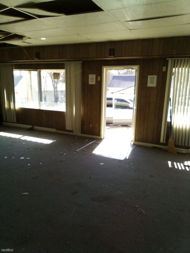 Building Photo - 3 br, 1 bath House - 313 Station Street