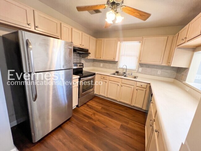 Foto del edificio - 5016 Cheshire Ct