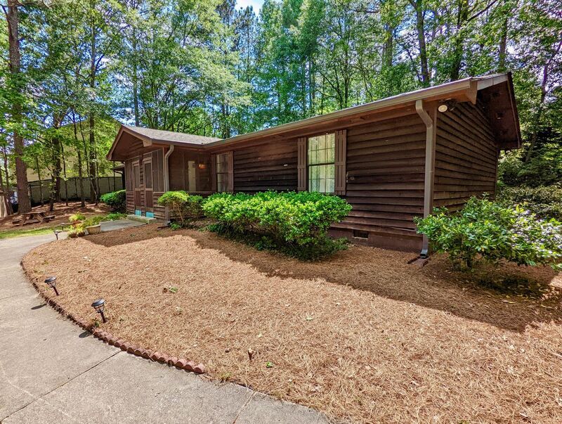 Primary Photo - 895 Westland Dr SW