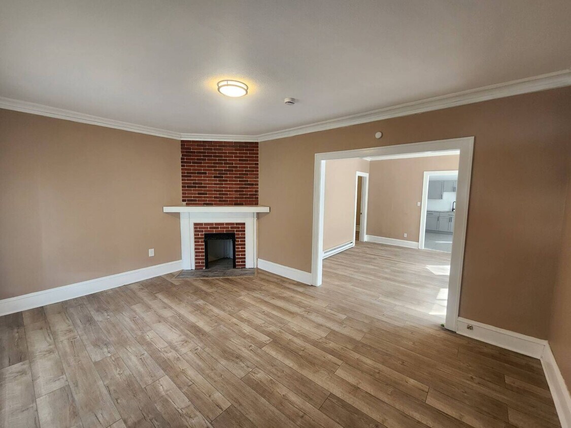 Primary Photo - 1085 Addison Rd