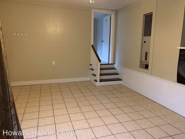Building Photo - 2 br, 1 bath House - 614 N. Main Street