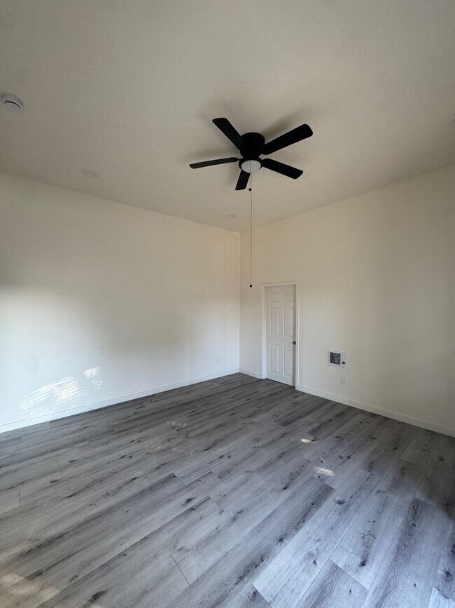 Foto del edificio - 2602 Newton Ave