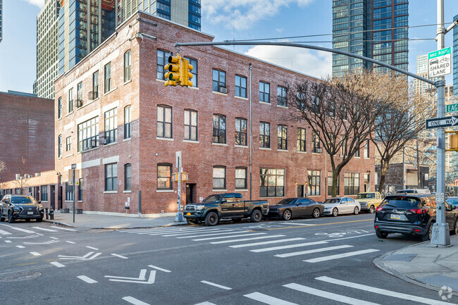 Building Photo - 233 Franklin St
