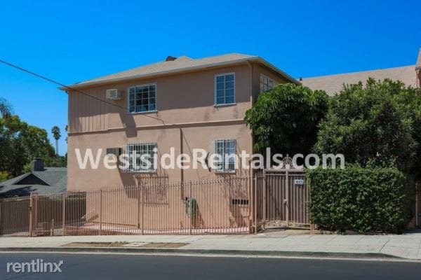 Building Photo - 1653 N Gardner St
