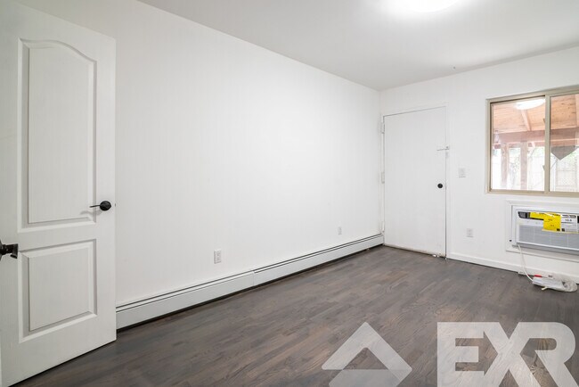Building Photo - 218 Lexington Ave