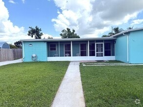 Building Photo - 121 SE Naranja Ave