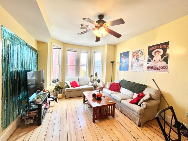Foto del edificio - 731 Parker St